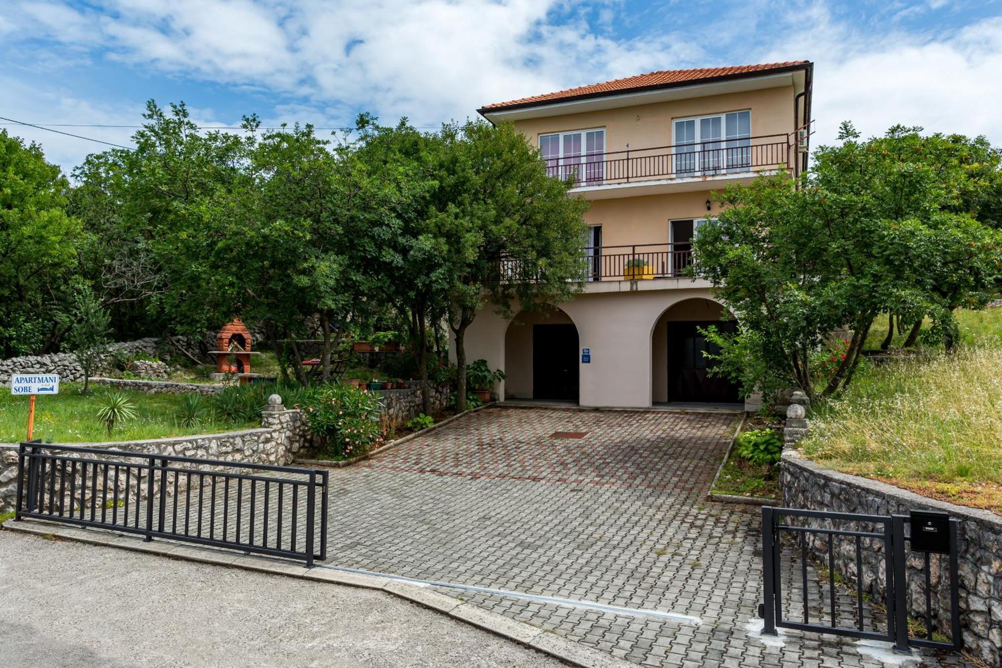 Apartments Claudia Smrika Exterior foto